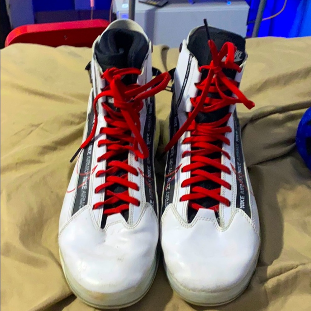 I’m selling mid clean air max’s shoes